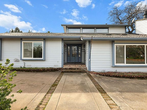 4th image of 3041 Panorama Dr