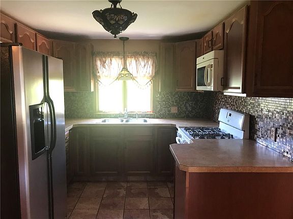 3rd image of 29 Birchwood Dr