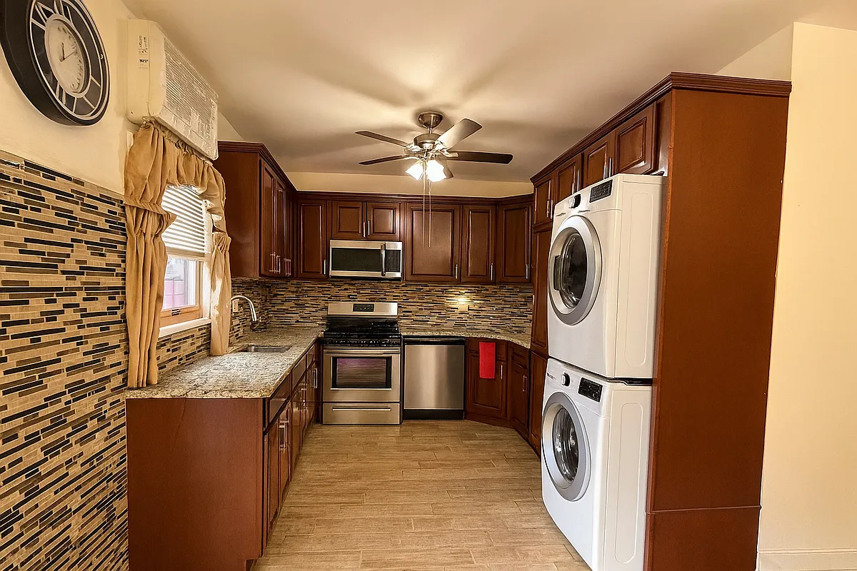 Building Photo - 428 Castleton Ave #2
