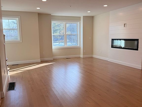 2nd image of 9 Acton Rd #8