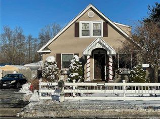 117 Pine Aire Dr, Bay Shore, NY 11706