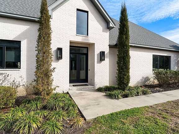 2nd image of 177 Bridgewater Dr