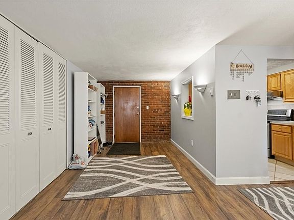 5th image of 46 Greentree Ln APT 16