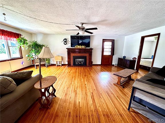 3rd image of 265 Franklin St