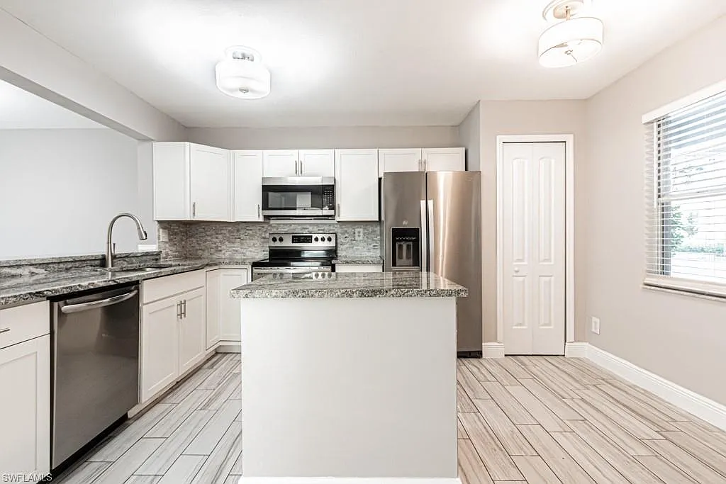 3 bed, 2.0 bath, 1350 sqft, $2,300 — Photo 3