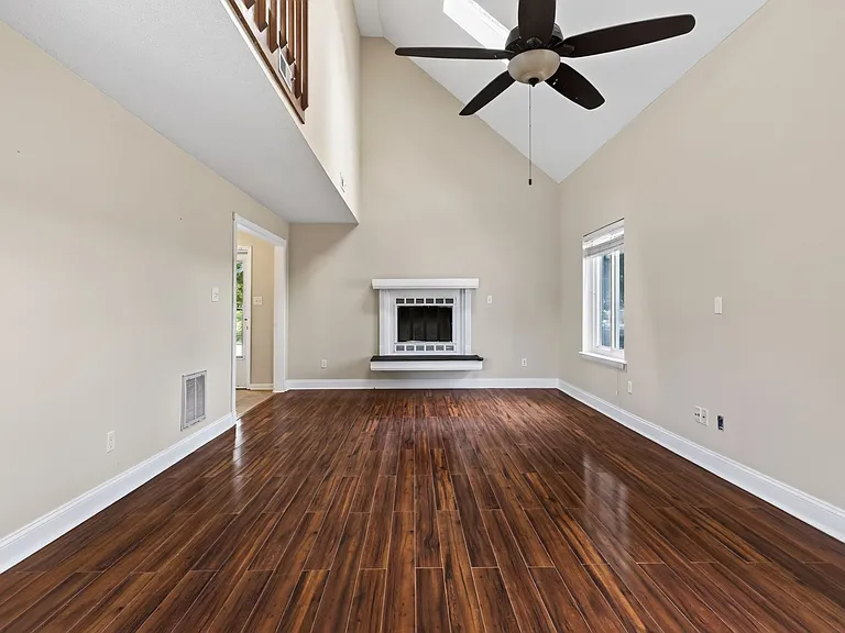 5025 Halwell Dr — Photo 4