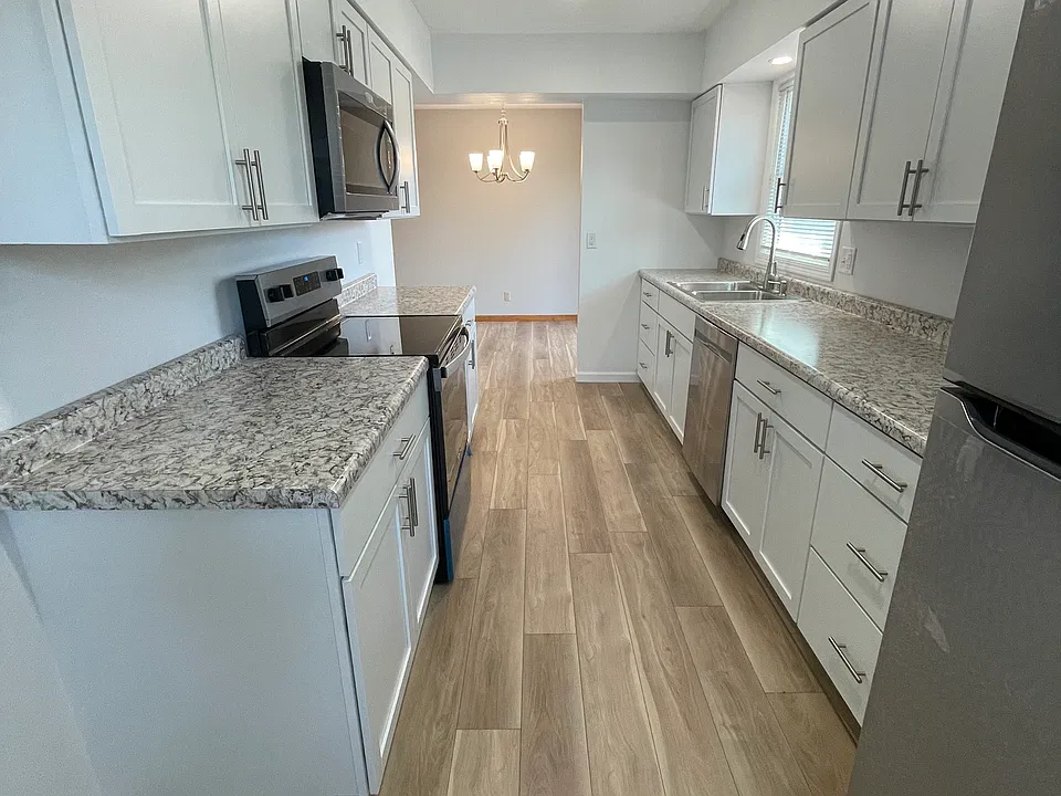 975 W 9th Ave