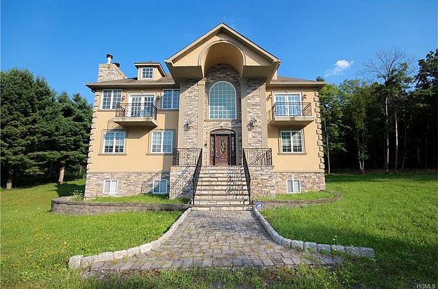1st image of 20 Shannon Ln