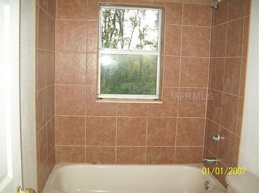 Bath tub