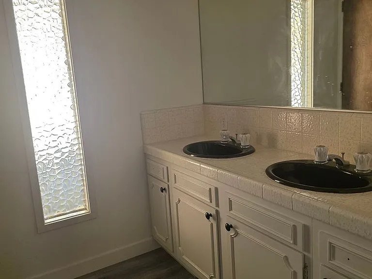 686 Virginia Dr — Photo 10