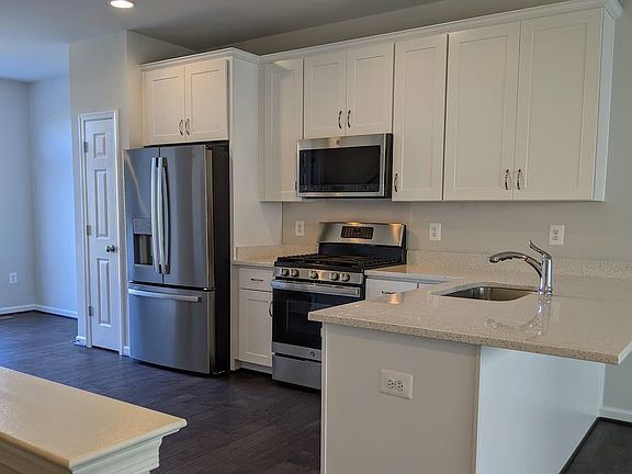 4th image of 157 Lejeune Way