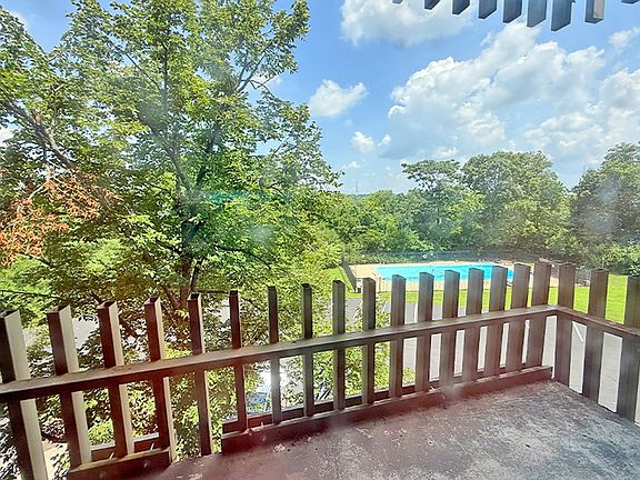 4th image of 1600 Thompson Heights Ave #420