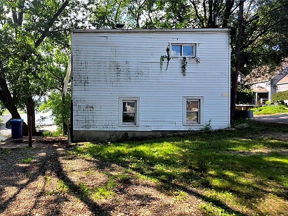 2nd image of 2554 Mountain View Ave