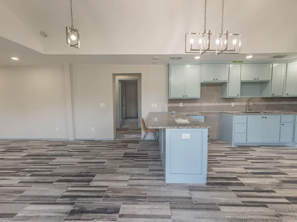 221 3rd St, Idalou, TX 79329
