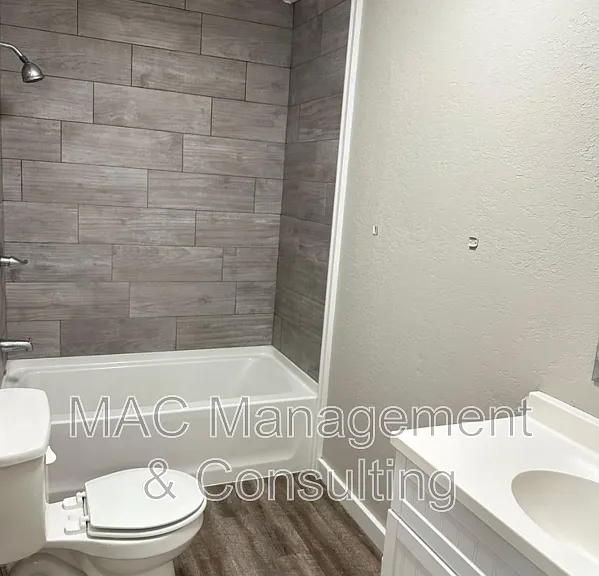 1501 Autumn Ave — Photo 6
