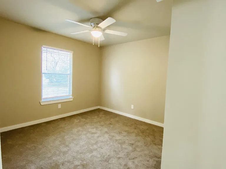 307 N Colbert Ave — Photo 10