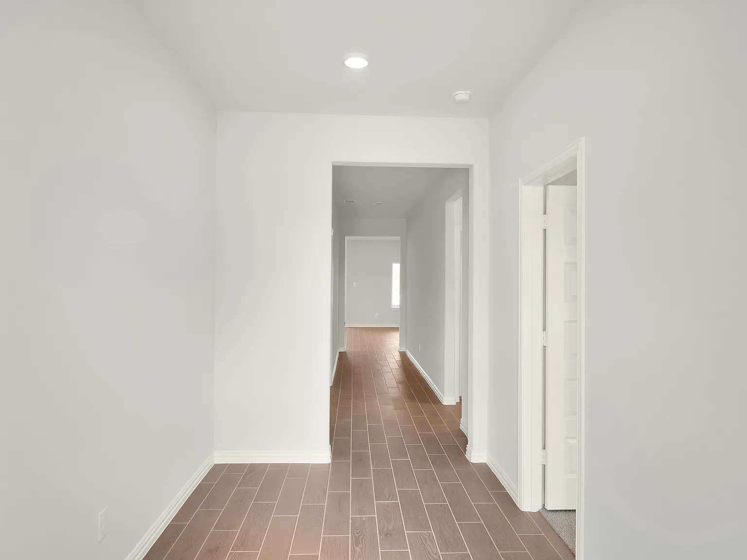 4 bed, 2076 sqft, $2,350 — Photo 3