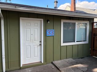 10933 NE Glisan St, Portland, OR 97220