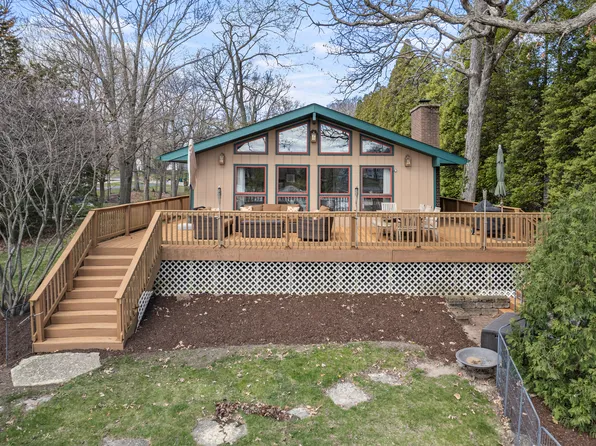 425 Holiday Dr, Somonauk, IL 60552