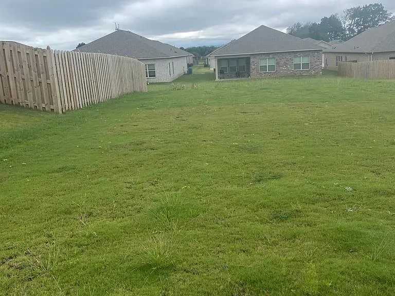 121 Rolling Green Dr — Photo 17