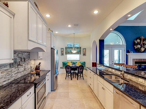 5th image of 1818 Colonial Dr