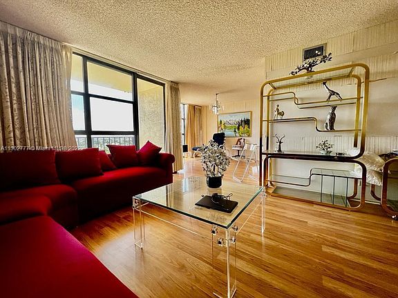 3rd image of 600 Parkview Dr APT 907