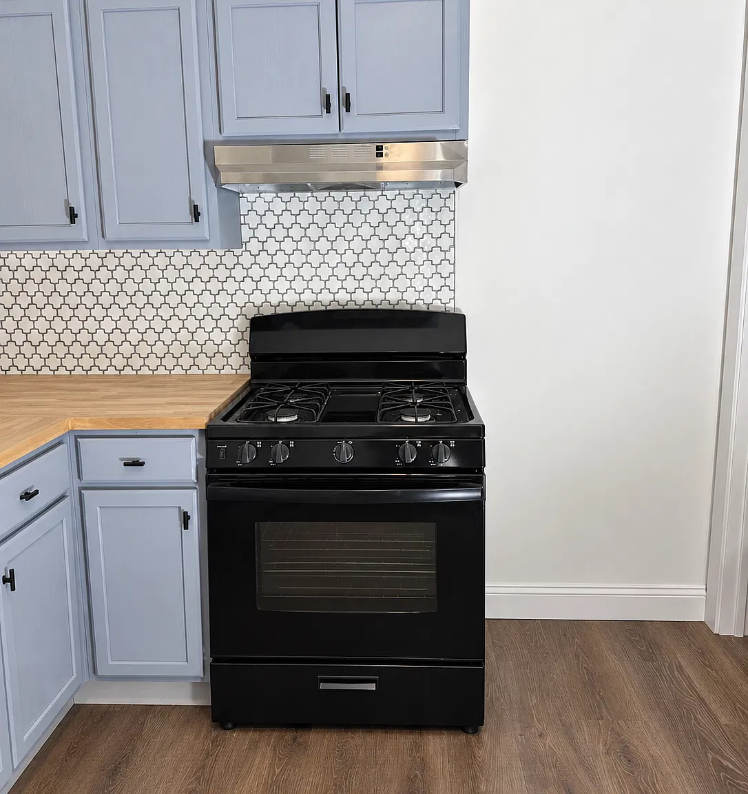 3 bed, 1100 sqft, $2,400 — Photo 1