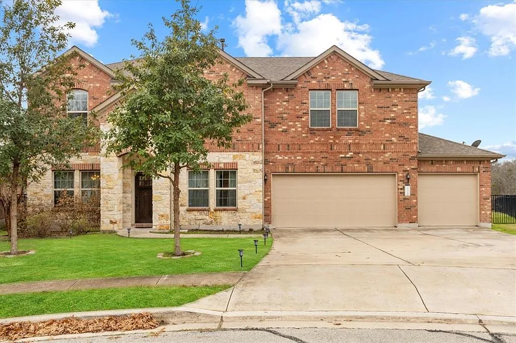 5 bed, 3.5 bath, 3254 sqft, $3,400 — Photo 2