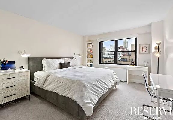5th image of 201 E 77th St APT 15C