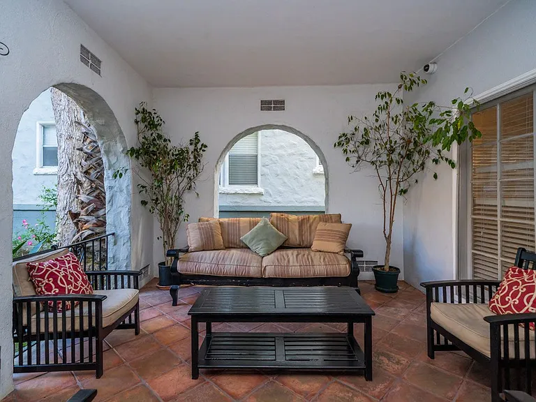 Chateau El Cerrito Apartments — Photo 9