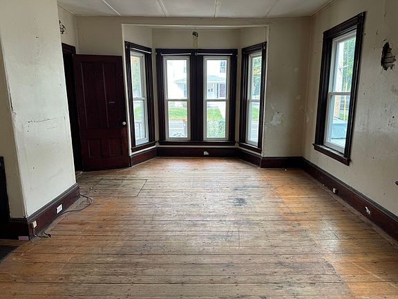 4th image of 124-124 Union St #126