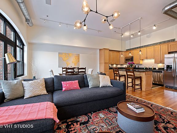 4th image of 1201 W Wrightwood Ave APT 17