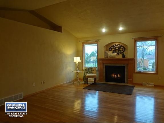 LR w/beautiful hardwood floors