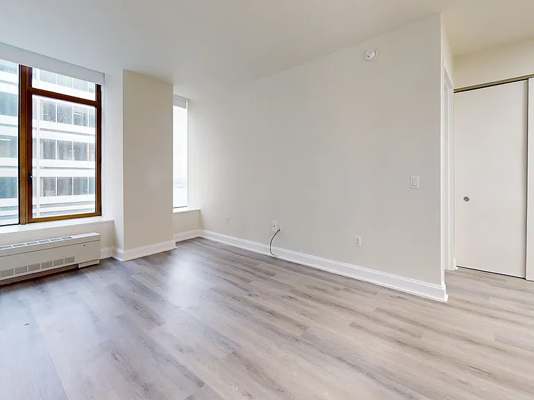 10 Hanover Square — Photo 186