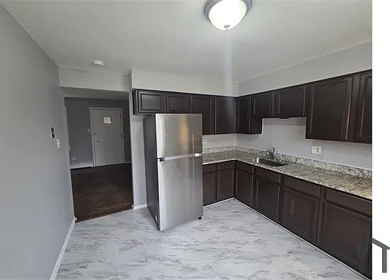 2 bed, $1,686 — Photo 2