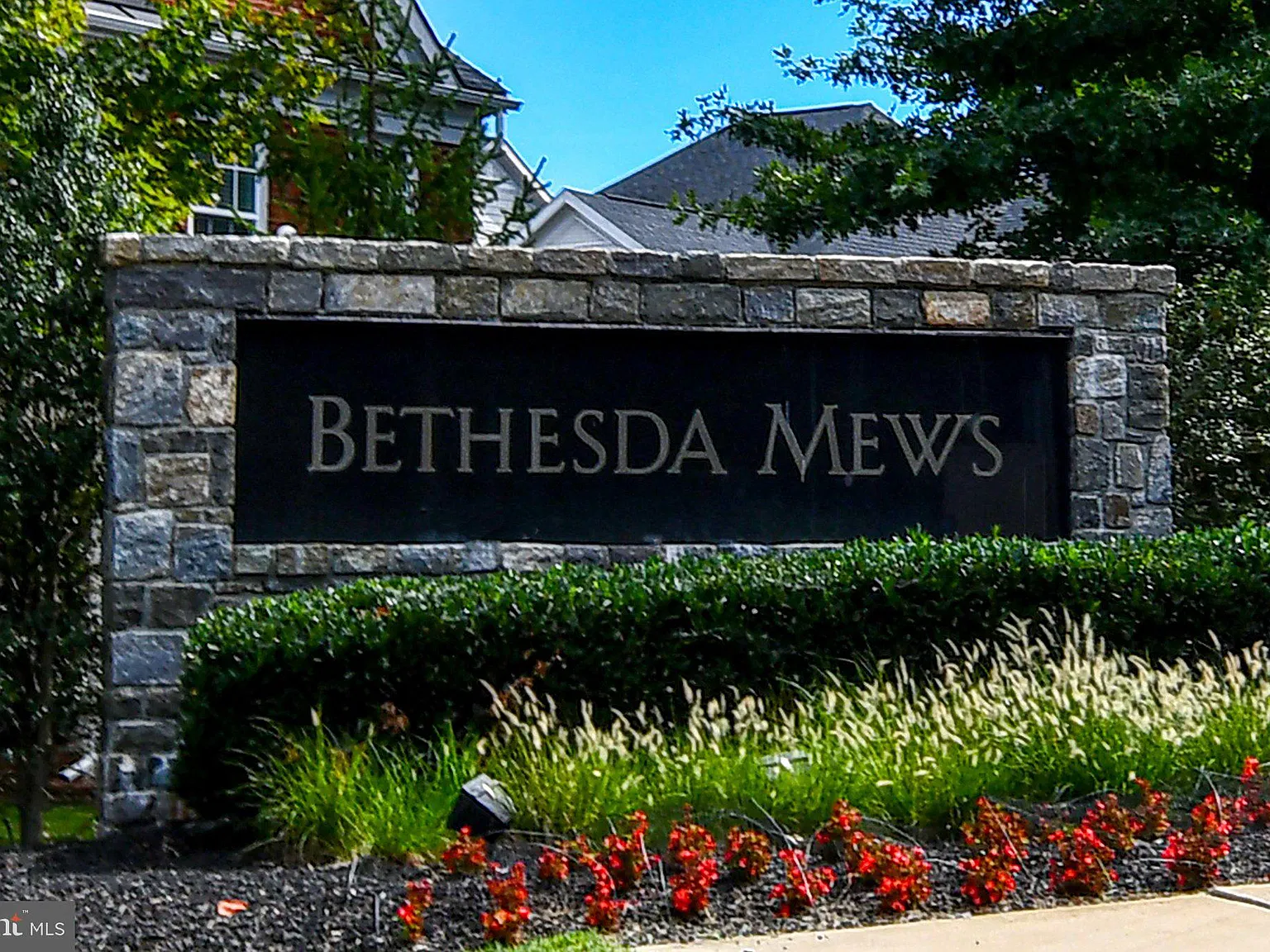 5 bed, 4.0 bath, 3000 sqft, $5,000 — Photo 2