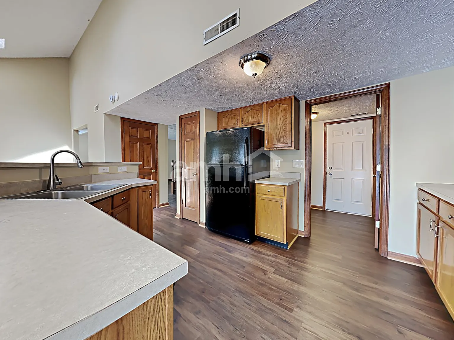 3 bed, 2.5 bath, 1753 sqft, $1,990 — Photo 4