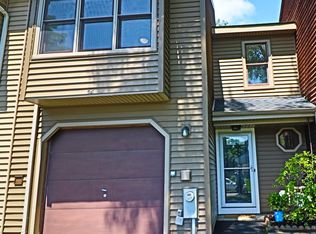 42 Westchester Dr, Clifton Park, NY 12065