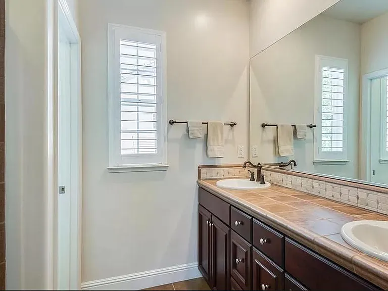 40 Villa Gardens Ct — Photo 14