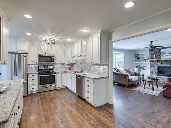 2nd image of 531 Glengarry Dr