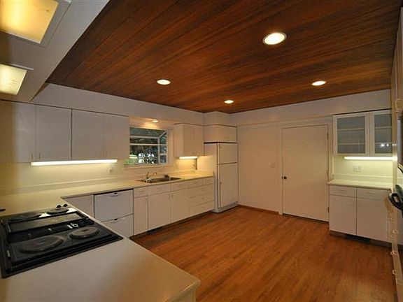 5th image of 399 Pompadour Dr