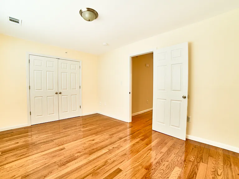 318 Ohio St #2L — Photo 4