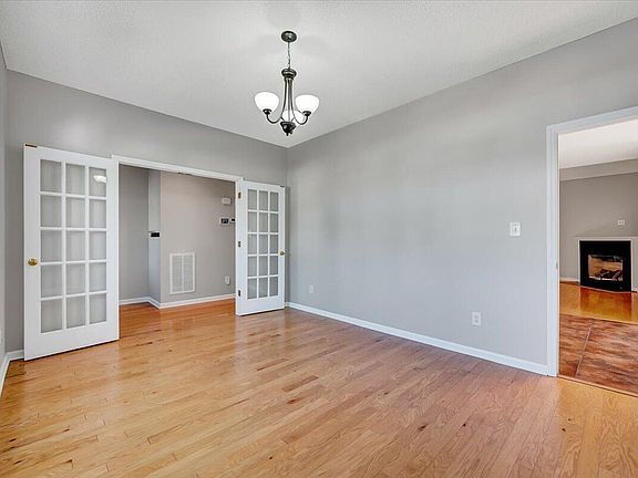 5th image of 9 Kilburn Ln