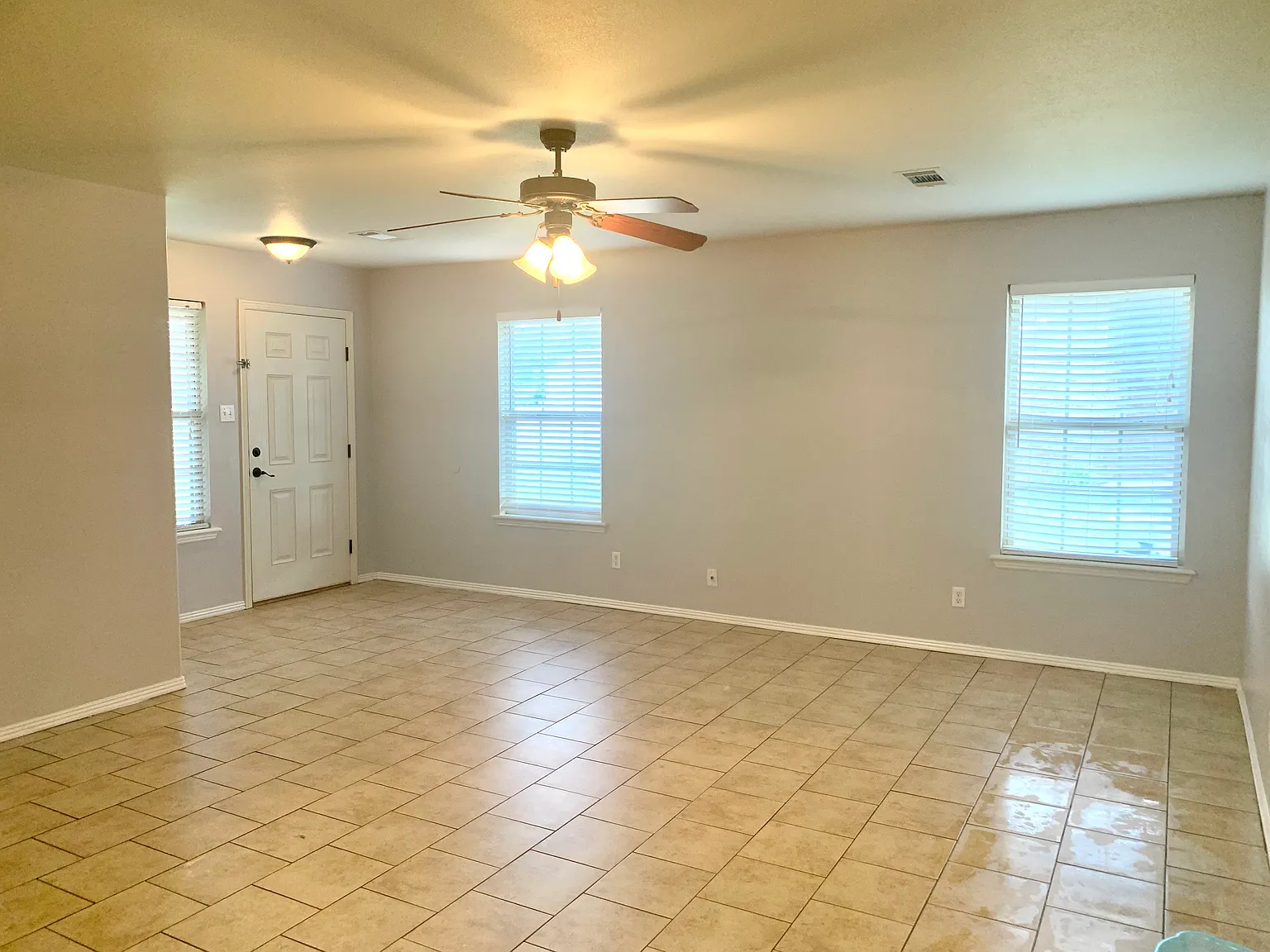 3 bed, 1386 sqft, $1,200 — Photo 2