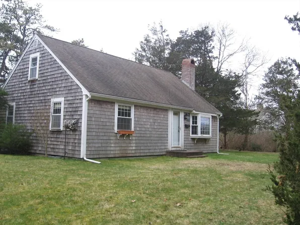 2 Carleton Dr, East Sandwich, MA 02537