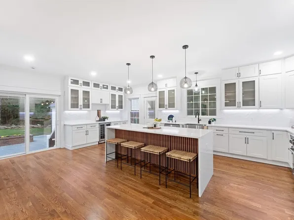 434 Sumner St, Stoughton, MA 02072