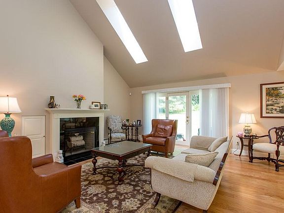 3rd image of 13 Canterbury Way #13