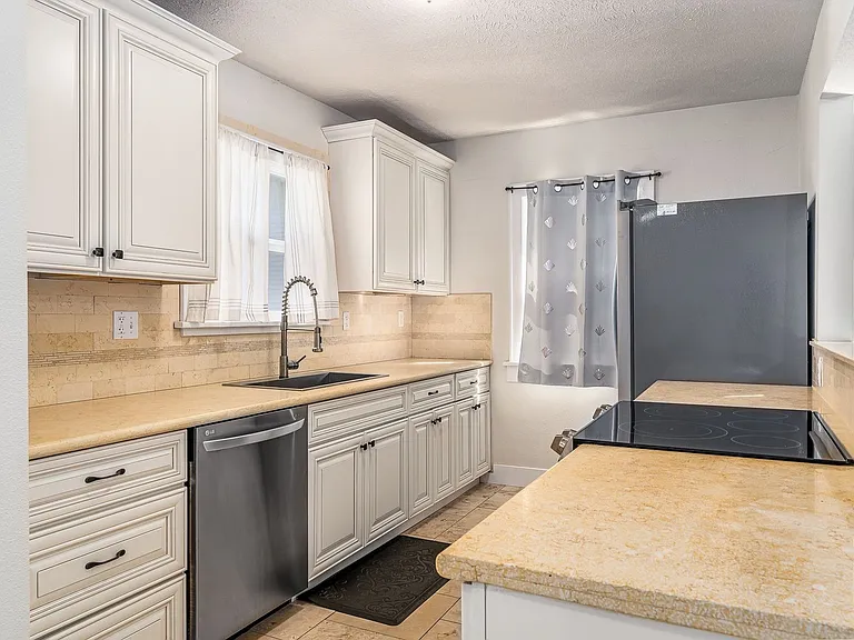 2227 S Grand Blvd — Photo 17