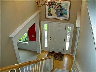 3rd image of 583 Parkside Dr