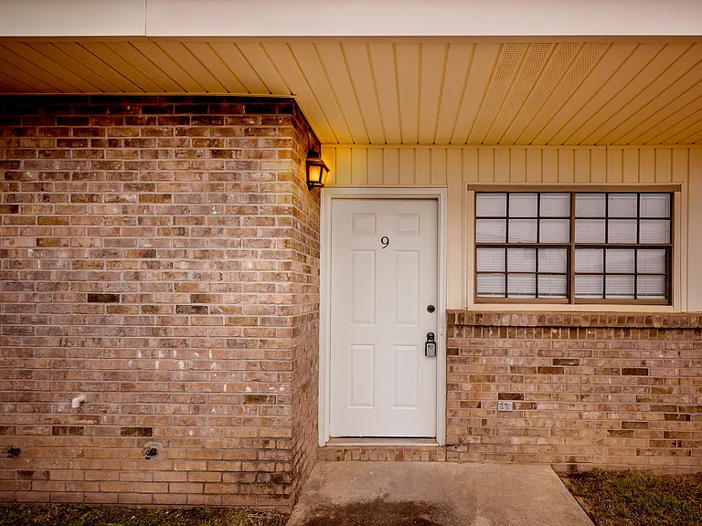 200 Plaza Dr #6 — Photo 2